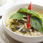 Green curry with chicken: Gaeng Kyo Waan Gai