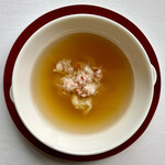 Kanton Ryou Risensu - ③ずわい蟹と下仁田葱のとろみスープ
                        ～とろみをつけた上湯スープ、鶏肉と金華ハム、湯葉
                        それに下仁田葱を甘く炒めてピューレに仕立てた