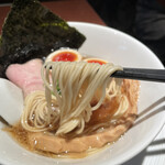 酒肴場 屯 - 三河屋製麺の細ストレート麺