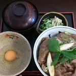 神戸牛丼　広重 - 2013.6.12　神戸特上牛丼（スープ、香の物付き）大盛り＝1,200円（並は1,000円）＋生玉子100円