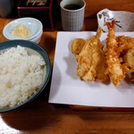 天ふね - 天ぷら定食　税込み価格850円　ここにお味噌汁が付きます。