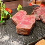 肉バル SHOUTAIAN - ■赤身・霜降ステーキ2種食べ比べ　¥2,640