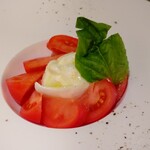 西麻布OkSan Bar&Dining - フルーツトマトとブラータカプレーゼ