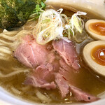 麺や 真登 - 濃厚醤油ラーメン半熟玉子入り