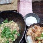 楽 - 汁なし担々麺・カリカリ丼・温泉卵