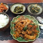 Tapon - 豚肉野菜炒め定食の第一陣