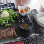 Katsunuma Engawa Sabou - コースなのでステーキが出てきました