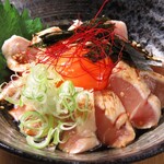 Sumibiyaki Hitotema - 四恩鶏の笹身を使用したユッケ風です。自家製タレに、卵黄を絡めて召し上がって下さい。