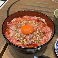熟成焼肉 あらた - あらた丼(ご飯大)