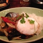 スパイシーマーケット 上木戸店 - 豚肉のしょうが炒めごはん、夏のメニューより。僕らは混ぜて食べたぜ！