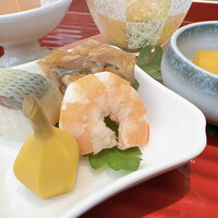 日本料理 Japanese Cuisine 桜丘 - ▶︎前菜
                    河豚煮凍り
                    水菜　蟹　辛し和え
                    人参豆腐　キャビア　旨出汁
                    海老芝煮
                    小肌寿司
                    姫慈姑
                    南瓜　小倉