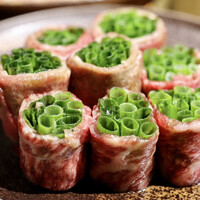 ホルモン焼肉 富や 栄店 - 富やの肉巻き（ロース、タン2種）