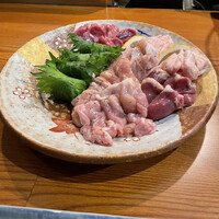 焼鶏あきら 中目黒本店 - 盛り合わせ2人前　焼く前