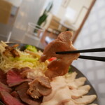 笑う肉には福来る - 豚