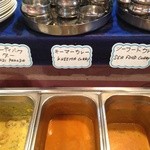 Authentic South Indian Cuisine Sri Balaj - ランチビュッフェのカレーは3種類。