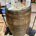 ビールスタンド重富 - 樽テーブルです。（2023.2 byジプシーくん）
