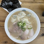 クモノウエ - ワンタン麺＋海苔増し 950＋150円