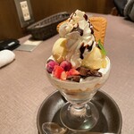 肉と日本酒いぶり  - チョコレートパフェ