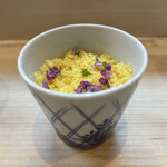 松寿司 - 白子の蒸し寿司。自家製カラスミかけ。