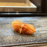 松寿司 - 赤貝。松寿司さんのお得意の貝。私の大好きなネタのひとつ。テンションあがります！