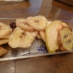 Agemochiya - 2013年.某 彩りフルーツ揚げ。リンゴ、キウイ、バナナ、パイナップル、レーズン