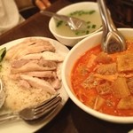 メーヤウ - 海南チキンライス。トムカーガーとレッドカレー。最高です。元気出てきた(^^)