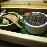 九兵衛旅館 - 黒胡麻ブリュレ　自家製抹茶アイス