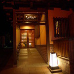 Kuheeryokan - 旅館入口　夜