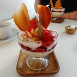 ニコラ - （’13/06）6月のパフェ 薔薇といちじくと赤ワインゼリー 900円