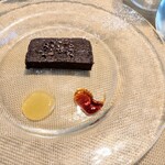 La Brianza - ガトーショコラカカオニブオレンジソースカラメルソース。前日に家族に作ったブラウニーが申し訳ないくらい美味しかった～