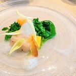 La Brianza - 北海道産ホタテカルパッチョ菜の花自家製カラスミ。まさに春の彩り!! おしゃれ〜そして味わいまでおしゃれ美味しいのがブリアンツァよね〜