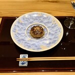 肉料理ふくなが - ▷ハンバーグ
      「ハンバーグでございます
      今日初めてですか？」と話されたので
      「はい」と答えると
      このハンバーグ、新鮮なお肉を使ってますのでレアで焼いております」との話