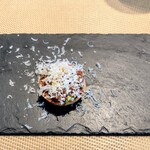 La Brianza - 熊本県産馬肉タルタルシュー仕立て。タルタルとシューの中にしたためられたマヨネーズっぽい何かがコクと酸味プラスしていていい感じに美味しい♡