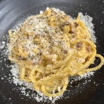 ``True carbonara'' without bacon or fresh cream