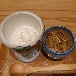 Nikuryouri Fukunaga - ○キタアカリのムース
                        キタアカリは交配種のジャガイモ。
                        濾してある感じのサラッとした感じで
                        お上品な液体のポテサラみたいな美味しい味わいだった。
                        
                        ○なめたけ
