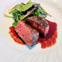 La Brianza - 北海道産十勝若牛フィレ炭火焼き赤ワインソース。柔らかくサシの少ない優しい味わいでしたので、赤ワインソースがあって良かったしとても楽しめました(*˘︶˘*).｡.:*