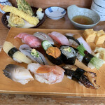 Taru zushi - 板さんお任せ寿司（3,500円）、上部の天ぷらは別料金。