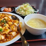 五福楼 - キムチ・生野菜サラダ・玉子スープ