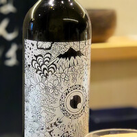 鮨 なんば 日比谷 - ✽ 豊盃 純米大吟醸 GOMA x 豊盃華想い30 /三浦酒造・青森県　GOMAこと小玉倫也さん…弘前出身のデザイナーのボトルデザイン。村上隆さんかと思った、てへぺろ。