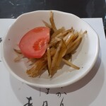 趙の飲茶 888 - きんぴらごぼう。トマトも。