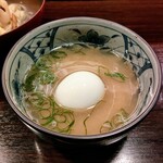 麺屋 ルリカケス - 油膜の下には濃密帆立エキスとほぐし身が