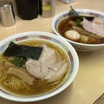煮干鰮らーめん 圓 - 【再訪】左:薄口,右:濃口