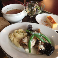 ビストロ グルマン - スープ、黒パン、サラダ、マッシュポテト、デザート、カフェ付