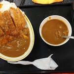 ドライブインきんかい - カツカレー　1100円　大盛り　100円