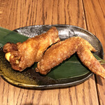 黒鶏ファニー - 川崎の用心棒450円。甘辛い手羽先、手羽元の1組です。甘みよりも醤油の強い、スパイシーな味付け。部位の違う味わいが楽しめます
