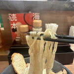 つけめん・らーめん　海老鶏麺蔵 - 全粒粉の平麺　熱盛りなので火傷しそう