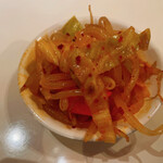 上海飯店 - ランチ　もやし、キャベツとにんじん
ピリ辛和えもの　食べ放題