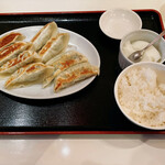 上海飯店 - 焼き餃子+白飯定食 ¥680 半ライス