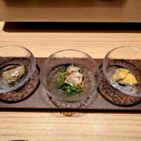 焼うおいし川  六本木凛華楼 - 左からアワビとクエを使った２品