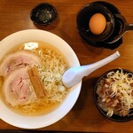 Teuchi Ramen Hayabusa - 伊吹いりこと鰹のラーメン（大盛）＋炙り半チャーシュー丼